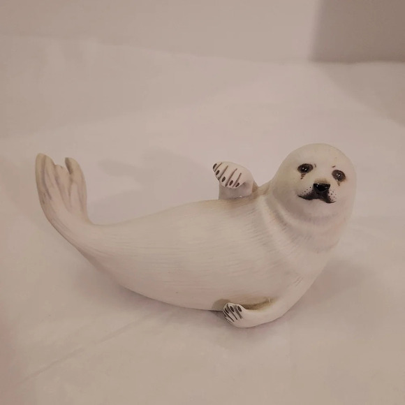 Vintage 1987 The Franklin Mint Snow Pup by Rosalyn A. Carini Baby Seal Figurine - Picture 1 of 6